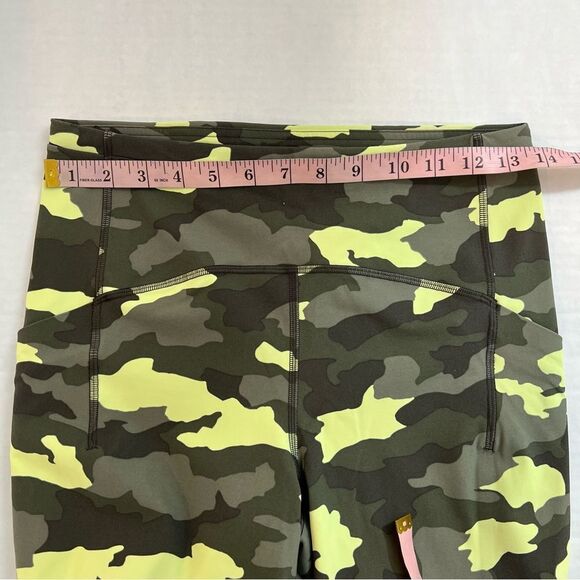 Lululemon Swift Speed High-Rise Tight 28" in green multi | Size 8 - Picture 14 of 16